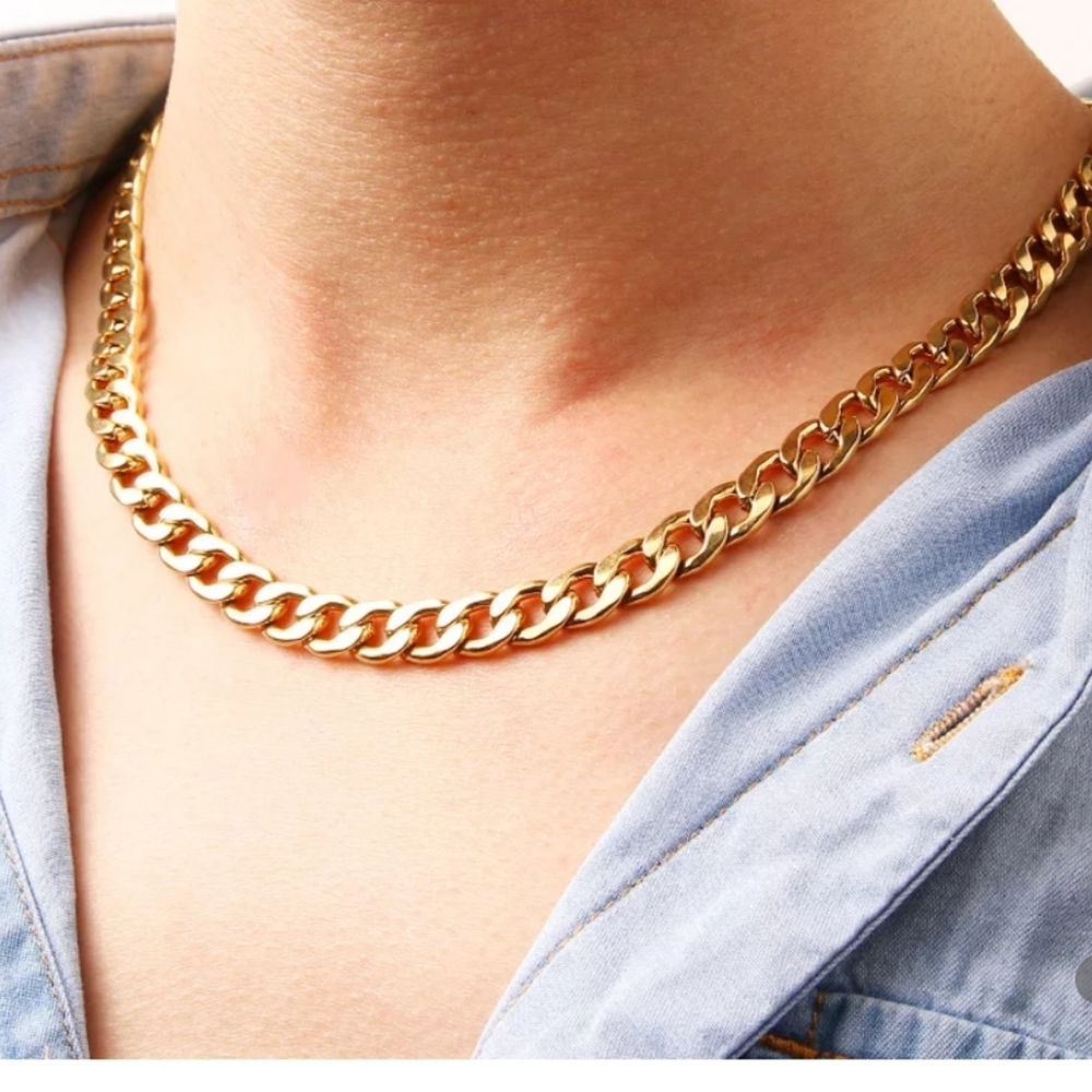 GOLD STAINLESS STEEL CHAIN NECKLACE